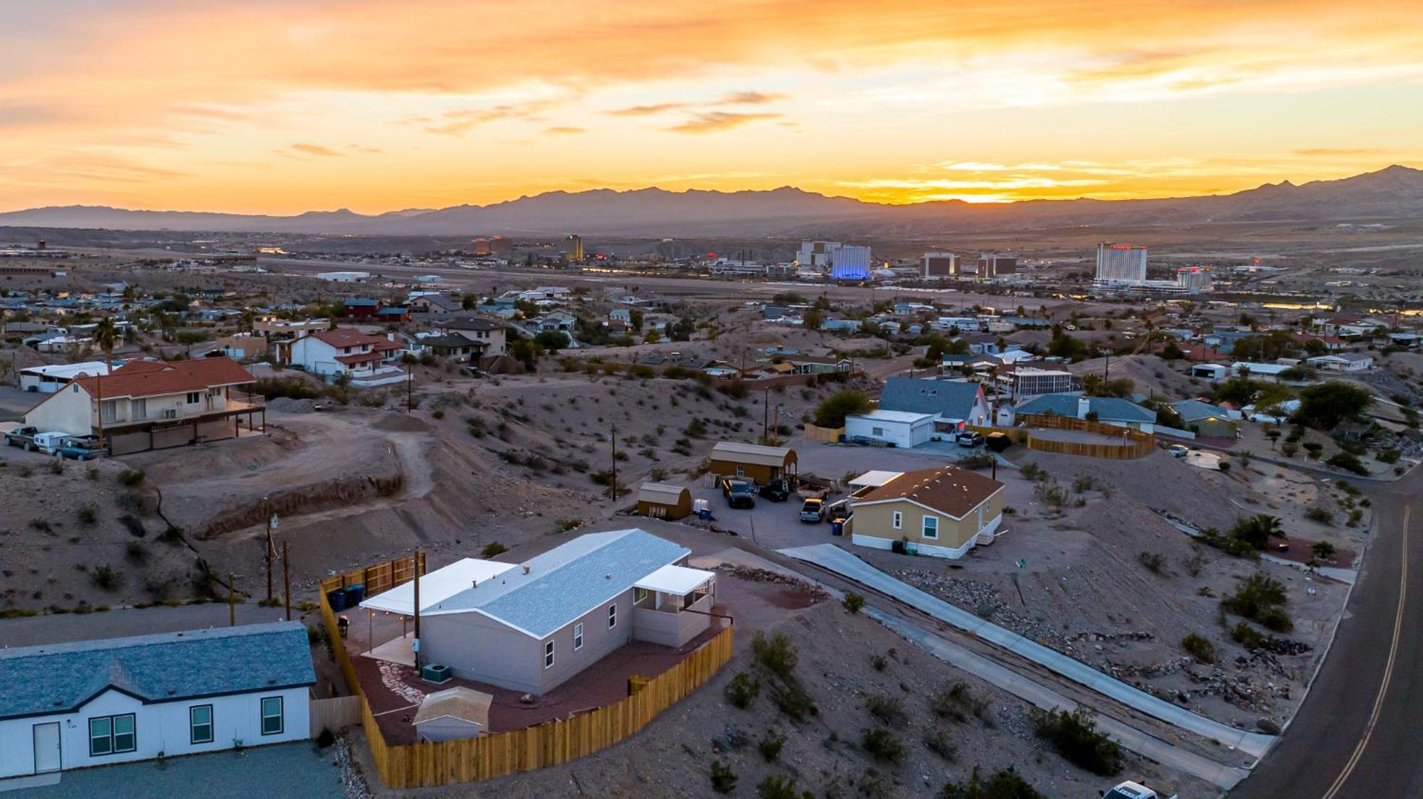 Magnificent & Tranquil Home, Mountain Views , 8 Mins To Casinos & River, Fire Pit, Bbq Bullhead City Exterior photo